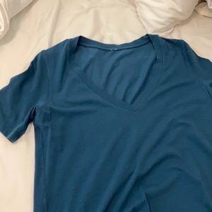 Lululemon tee.Pretty dark green color.